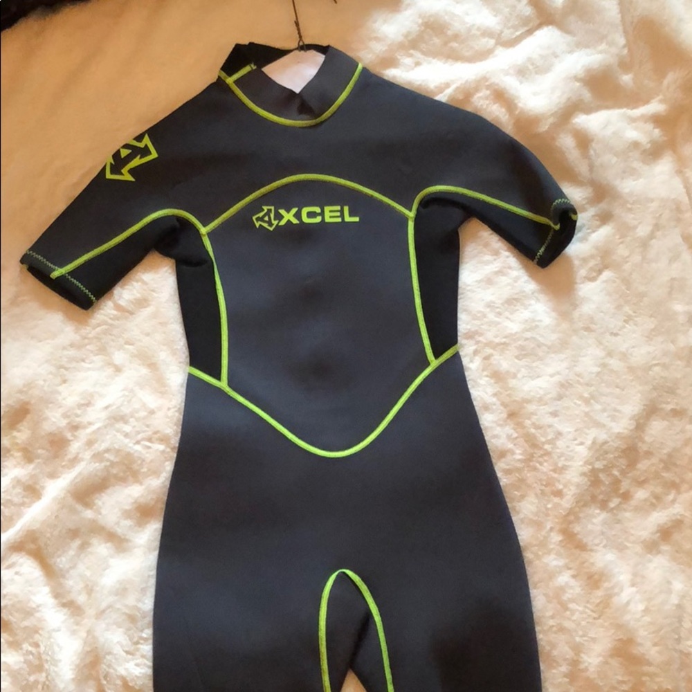Boys 7/8  size wet suit
